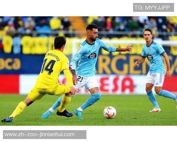 足球与怪客的对决:一场意想不到的激情碰撞与策略较量 足球与怪客的对决:一场意想不到的激情碰撞与策略较量